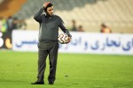 فرقی ندارد کدام مربی روی نیمکت حریف بنشیند!