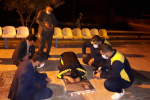 ساکت بر سر مزار هم رزم شهیدش در مسجد سلیمان