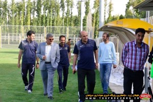 نشست مدیر عامل و سرمربی با طلایی پوشان