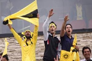 دو هزار نفر در ورزشگاه فولادشهر اصفهان حضور دارند