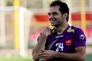 هادی همه رنگ ها را سیاه پوش کرد