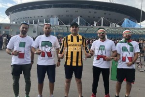 هوادار ایرانی و حمایت از علی کریمی در سنت