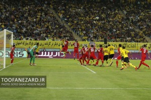 اخراج یک سپاهانی و تشویق قلعهنویی