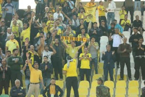 بنر " سپاهانِ ایران" روی سکوهای غدیر