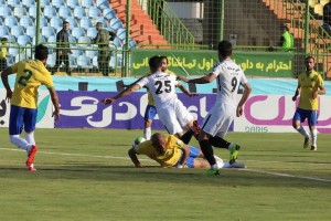 جنجالی ترین صحنه دیدار سپاهان و صنعت نفت