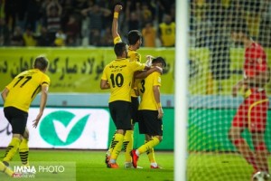 دیدارسپاهان و نفت مسجدسلیمان نیم بها