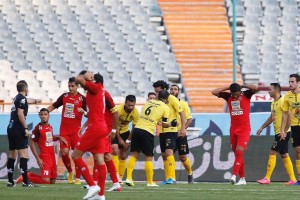 فتاحی: هواداران کاری کنند که همه از فوتبال لذت ببرند