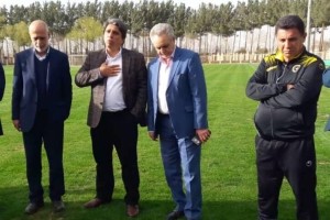 نیکفر: رقم قرارداد قلعه نویی کذب است