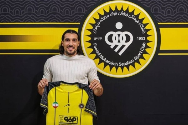 رونمایی باشگاه سپاهان از مهاجم فرانسوی جدیدش